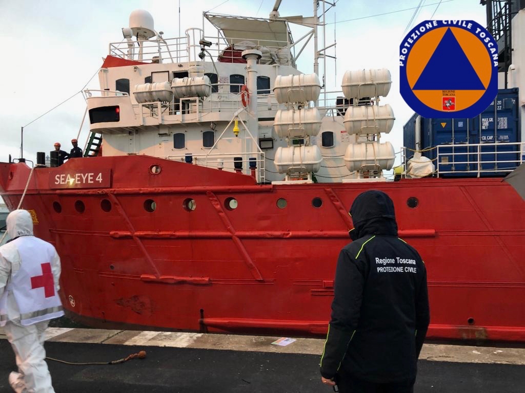 Immagine La Sea Eye 4 in porto a Livorno con 108 migranti, 13 sono minori non accompagnati